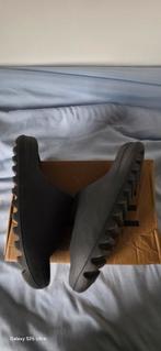Yeezy slides maat 42 met doos, Zwart, Nieuw, Adidas Yeezy, Ophalen
