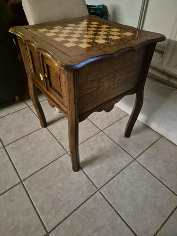 Schaaktafel zonder pionnen. beschikbaar voor biedingen