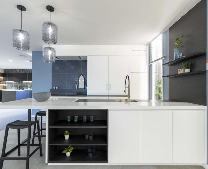 Nieuwe design keuken met high end keukentoestellen, Huis en Inrichting, Keuken | Complete keukens, Nieuw, Dubbelwandige keuken