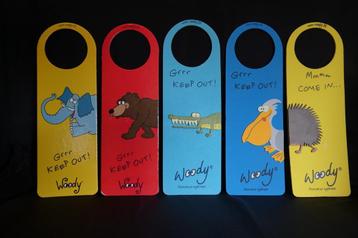 Woody deurhangers keep out - come in beschikbaar voor biedingen