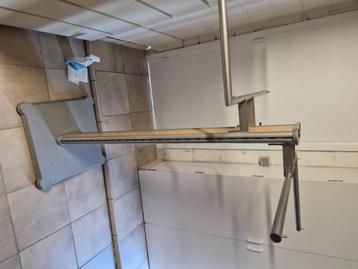 Winkel kledingrek geschikt voor veel en zwaardere kleding zo beschikbaar voor biedingen