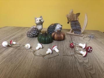Verschillende decoratiestukken  beschikbaar voor biedingen