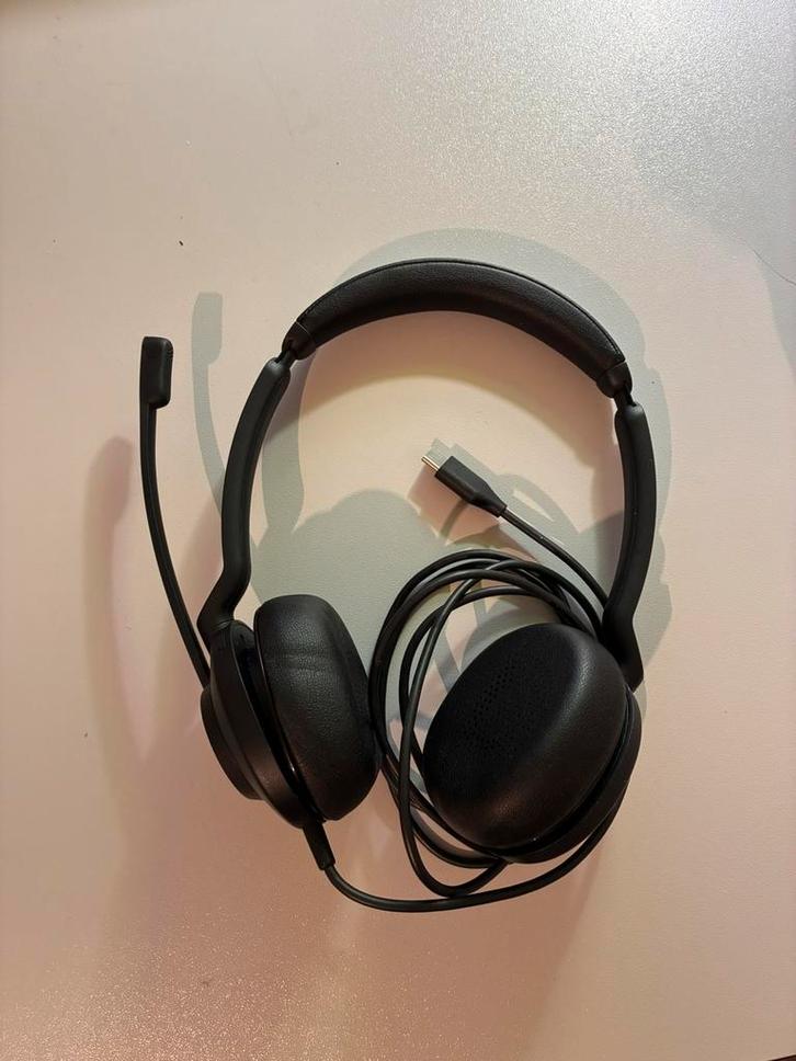 Jabra Evolve2 40 USB-C, Informatique & Logiciels, Casques micro, Neuf, On-ear, Filaire, Casque gamer, Microphone repliable, Fonction muet du microphone