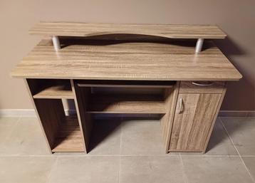 Bureau te koop beschikbaar voor biedingen