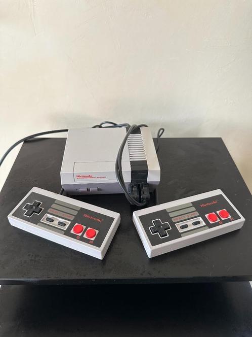 Nintendo NES Classic Mini + 2 controllers│weg vóór 4 Juli, Games en Spelcomputers, Spelcomputers | Nintendo NES, Nieuw, Met 2 controllers