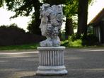 Bloempot Vrouw op Sokkel - 58 cm - Steen, Ophalen of Verzenden, Nieuw, Steen