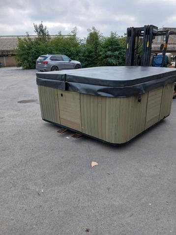 Jacuzzi gratis geleverd 1j garantie beschikbaar voor biedingen