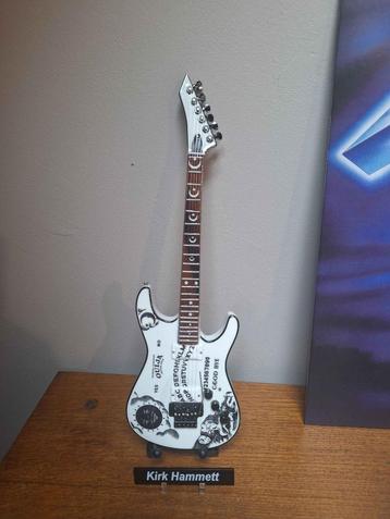 Kirk Hammett White Ouija handgemaakte miniatuurgitaar beschikbaar voor biedingen
