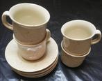 4 kleine bekers van beige aardewerk, Ophalen of Verzenden, Zo goed als nieuw, Kop(pen) en/of Schotel(s)