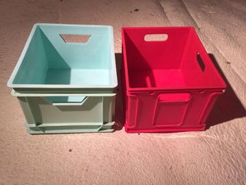 Prullenbakken, opbergboxen, rieten manden ... beschikbaar voor biedingen