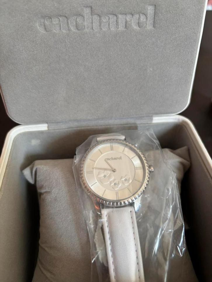 Montre Femme Cacharel, Handtassen en Accessoires, Horloges | Dames, Zilver, Leer, Ophalen