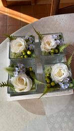 Wit bakje met mooie kunstbloemen in zware glazen vaasjes nie, Ophalen, Zo goed als nieuw