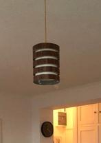 Vintage stalen hanglamp in wit en houtlook, Gebruikt, Vintage, Ophalen of Verzenden, Metaal