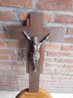 Kruisbeeld in hout en brons, Ophalen