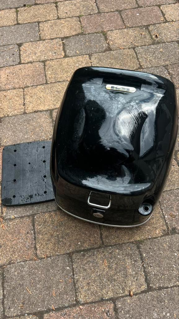 KM brommer bak / koffer / opbergbak scooter, Motoren, Accessoires | Koffers en Tassen, Gebruikt, Ophalen