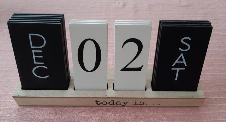 NIEUWE decoratieve houten kalender, letterblok met datum, Maison & Meubles, Accessoires pour la Maison | Tableaux à écrire & Proverbes