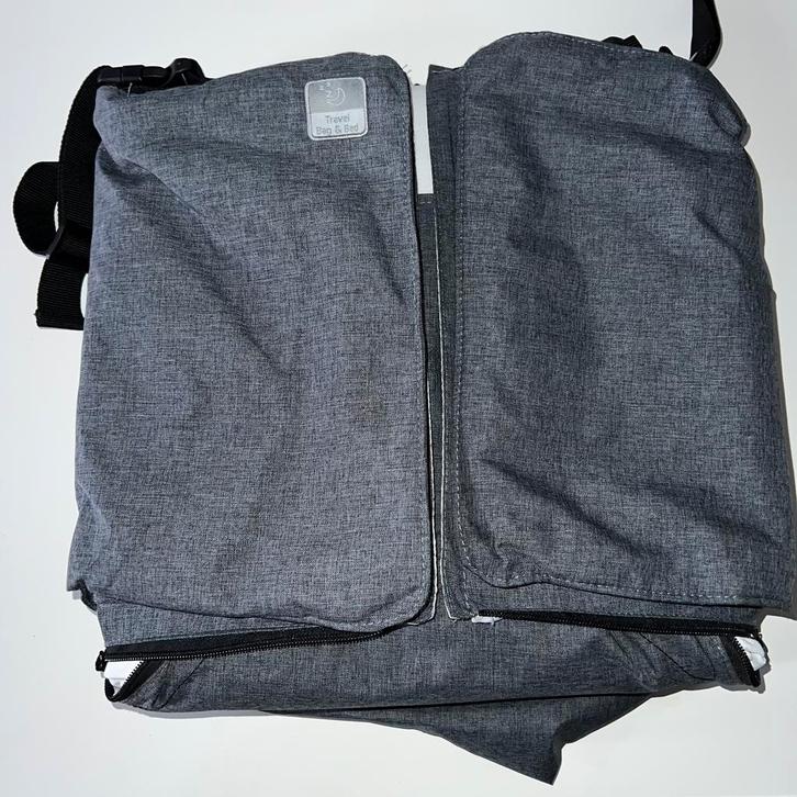 Doomoo Sac de voyage transformable en lit / matelas à langer, Kinderen en Baby's, Luiertassen, Zo goed als nieuw, Schoudertas