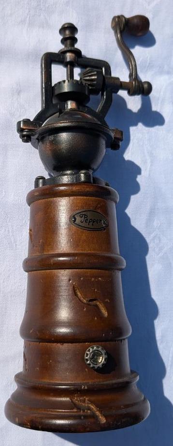 Poivrier en bois beschikbaar voor biedingen