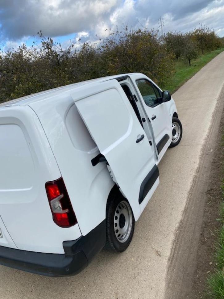 Peugeot Partner 1.5 Blue-Hdi airco lang Chassis, Auto's, Bestelwagens en Lichte vracht, Bedrijf, ABS, Adaptieve lichten, Airbags