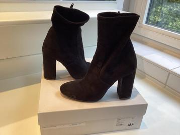 Zwarte enkellaarstje Paris Londres beschikbaar voor biedingen