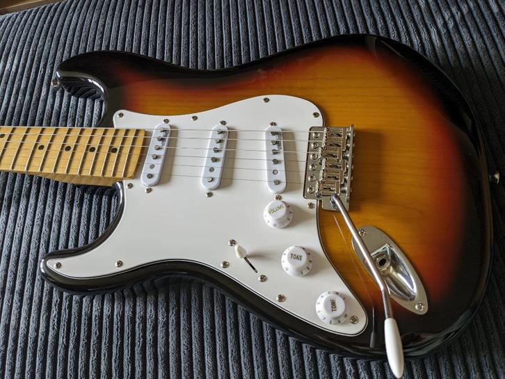 Vintage V6 Reissued (Linkshandig), Muziek en Instrumenten, Snaarinstrumenten | Gitaren | Elektrisch, Zo goed als nieuw, Solid body