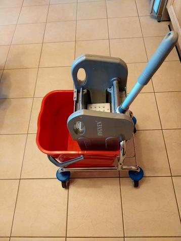 Poestkar beschikbaar voor biedingen