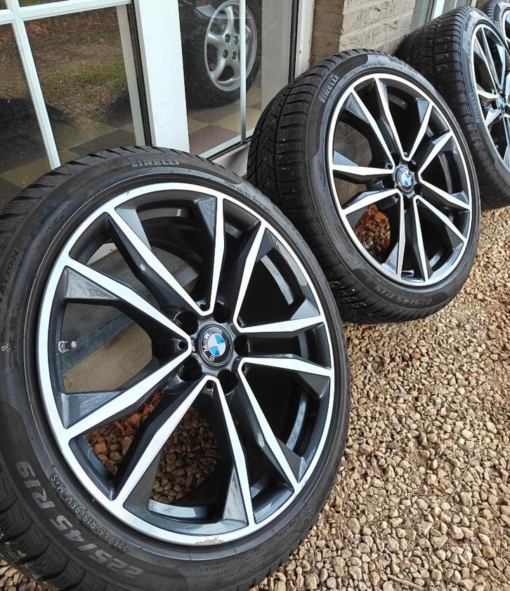 19" BMW M Velgen + Winterbanden Pirelli, Auto-onderdelen, Banden en Velgen, Banden en Velgen, Winterbanden, 19 inch, 225 mm, Personenwagen