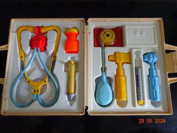 Vintage 1977 Fisher Price Medical Kit*COMPLEET* 