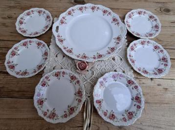 Vintage taartschaal + 6 gebaksbordjes, roze bloemetjes beschikbaar voor biedingen