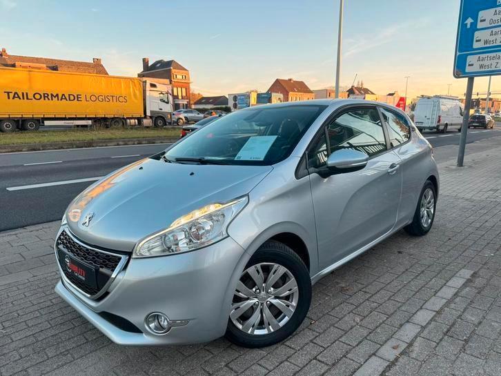 Peugeot 208 Style 10/2013 1.2i 061000km Navi Airco Pdc, Auto's, Peugeot, Bedrijf, Te koop, ABS, Airbags, Airconditioning, Bluetooth