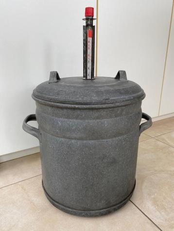 Vintage verzinkte sterliseerketel + thermometer beschikbaar voor biedingen
