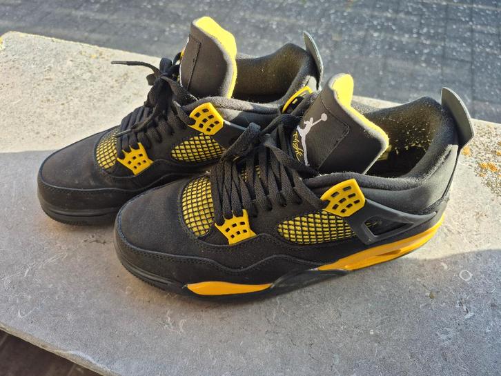 Nike Air Jordan 4 Retro Yellow Thunder, Kleding | Heren, Schoenen, Zo goed als nieuw, Sneakers, Zwart, Ophalen