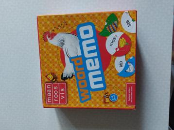 Speelgoed jongen en meisje zoals vier  beschikbaar voor biedingen