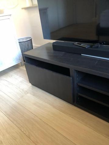 Zwarte tv kast  beschikbaar voor biedingen