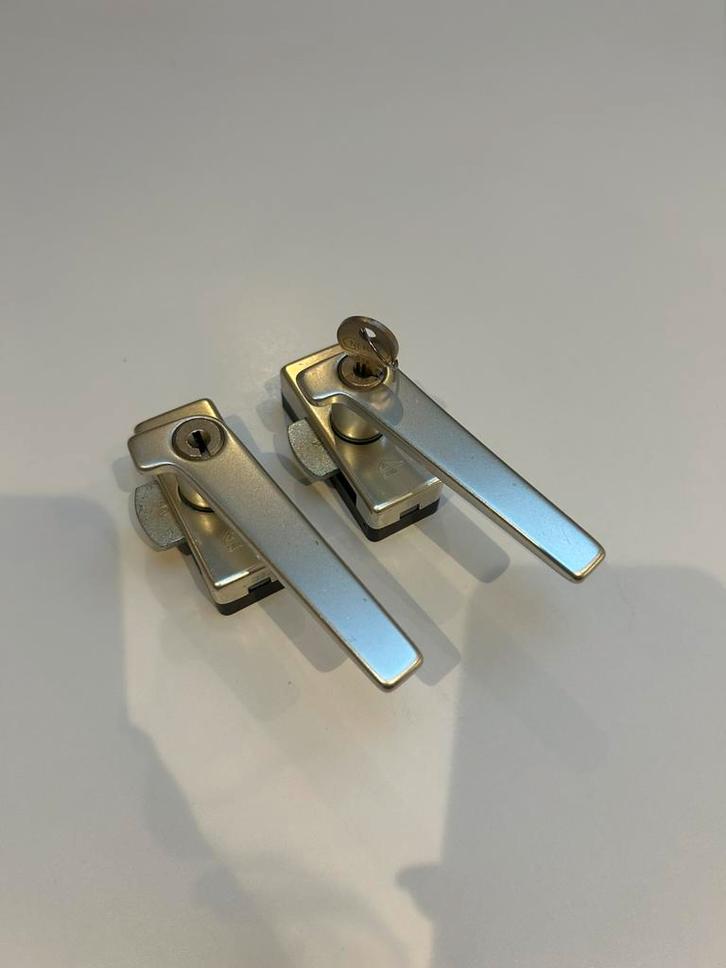 Nemef raamslot RVS – 2 stuks, Motoren, Accessoires | Sloten, Zo goed als nieuw, Ophalen of Verzenden