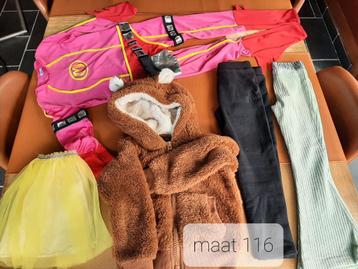 Kleding pakket meisje maat 116 beschikbaar voor biedingen