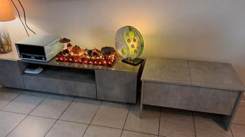 Tv kast + salontafel verstelbare  beschikbaar voor biedingen