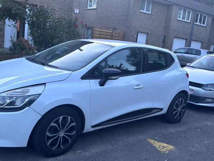 Renault Clio 4, Auto's, Renault, Particulier, Clio, Benzine, Stadsauto, 5 deurs, Handgeschakeld, Wit, Zwart, Stof, Ophalen
