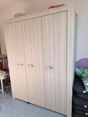Chambre à coucher complète  beschikbaar voor biedingen