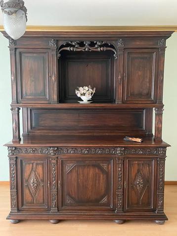 Armoire ancienne gravée sur bois, Enlèvement