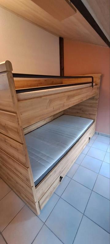 Stapelbed 90x200 met grote opberglade beschikbaar voor biedingen