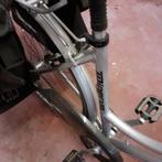 Vélo Minerva pour femmes., Enlèvement