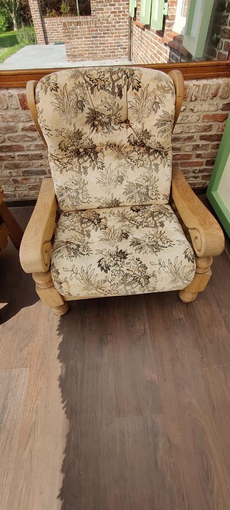 2 vintage, stoffen, eenzit zetels, eikenhouten omkadering, Antiek en Kunst, Antiek | Meubels | Stoelen en Sofa's, Ophalen