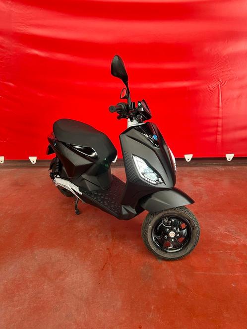 Piaggio 1 elektrisch, Fietsen en Brommers, Scooters | Piaggio, Zo goed als nieuw, Zip, Elektrisch, Ophalen