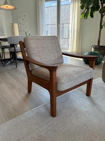Scandinavische fauteuil in bruin hout te koop beschikbaar voor biedingen