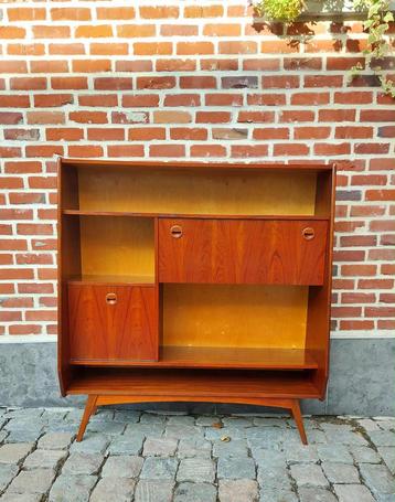 Vintage Deense kast beschikbaar voor biedingen
