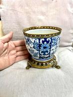 Tasse ancienne en porcelaine avec décor en bronze, Enlèvement ou Envoi