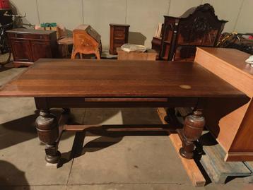 Massief eiken antieke tafel met gedraaide poten beschikbaar voor biedingen