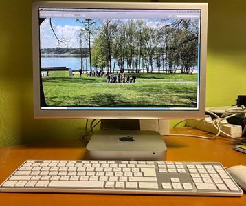 Volledige computer installatie met Mac mini beschikbaar voor biedingen