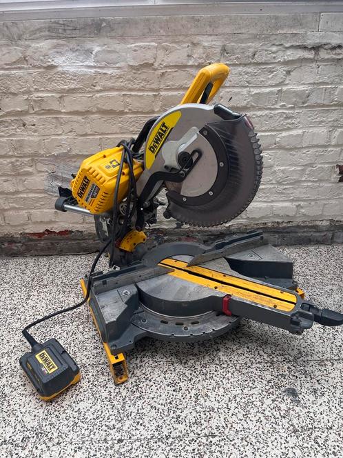 XR FLEXVOLT Dewalt DHS 780 54v zaag, Doe-het-zelf en Bouw, Gereedschap | Zaagmachines, Zo goed als nieuw, Afkortzaag, Ophalen of Verzenden